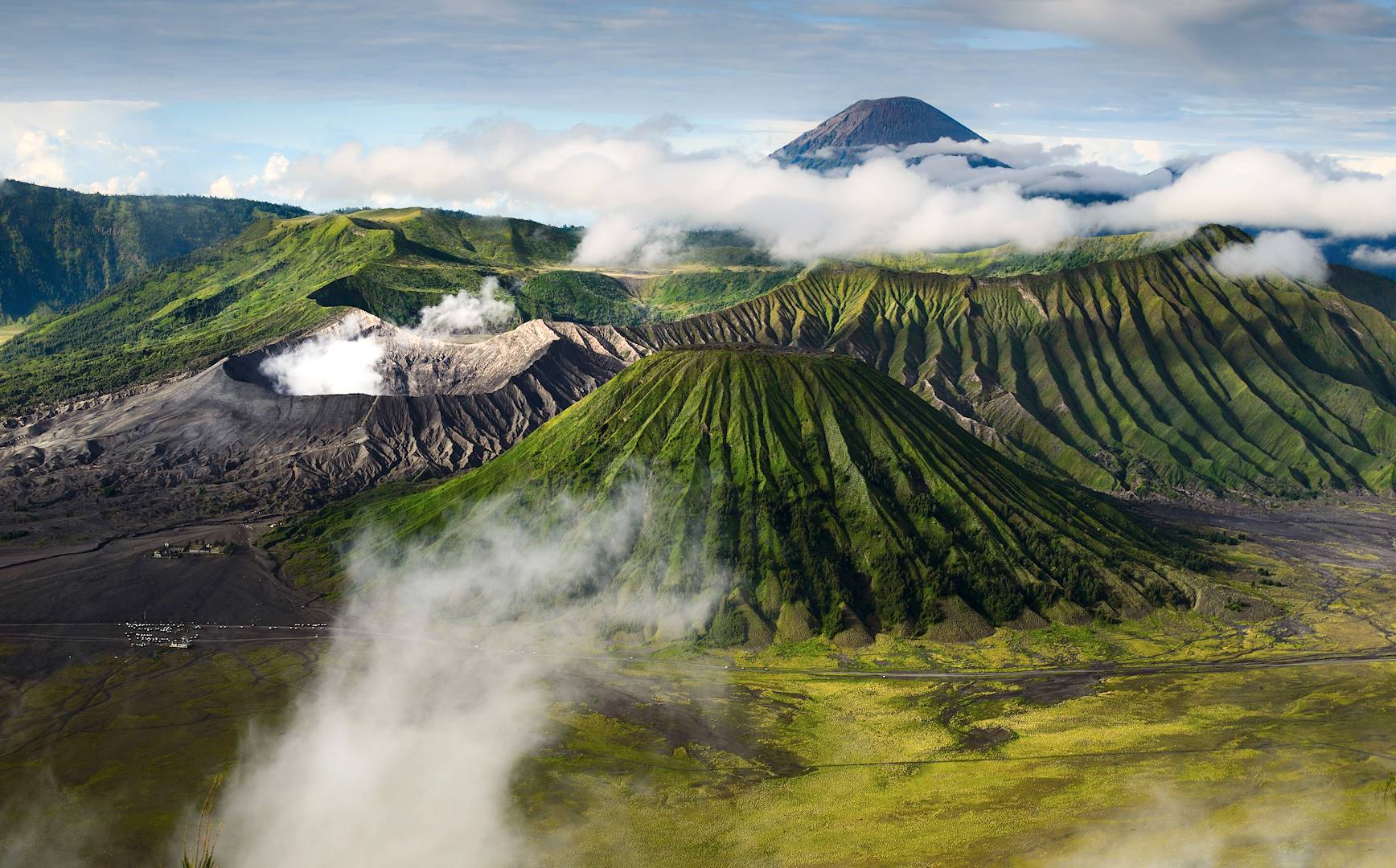 Volcans Bromo, Batok et Semeru dans le Parc National de Bromo Tengger Semeru - Île de Java - Indonésie