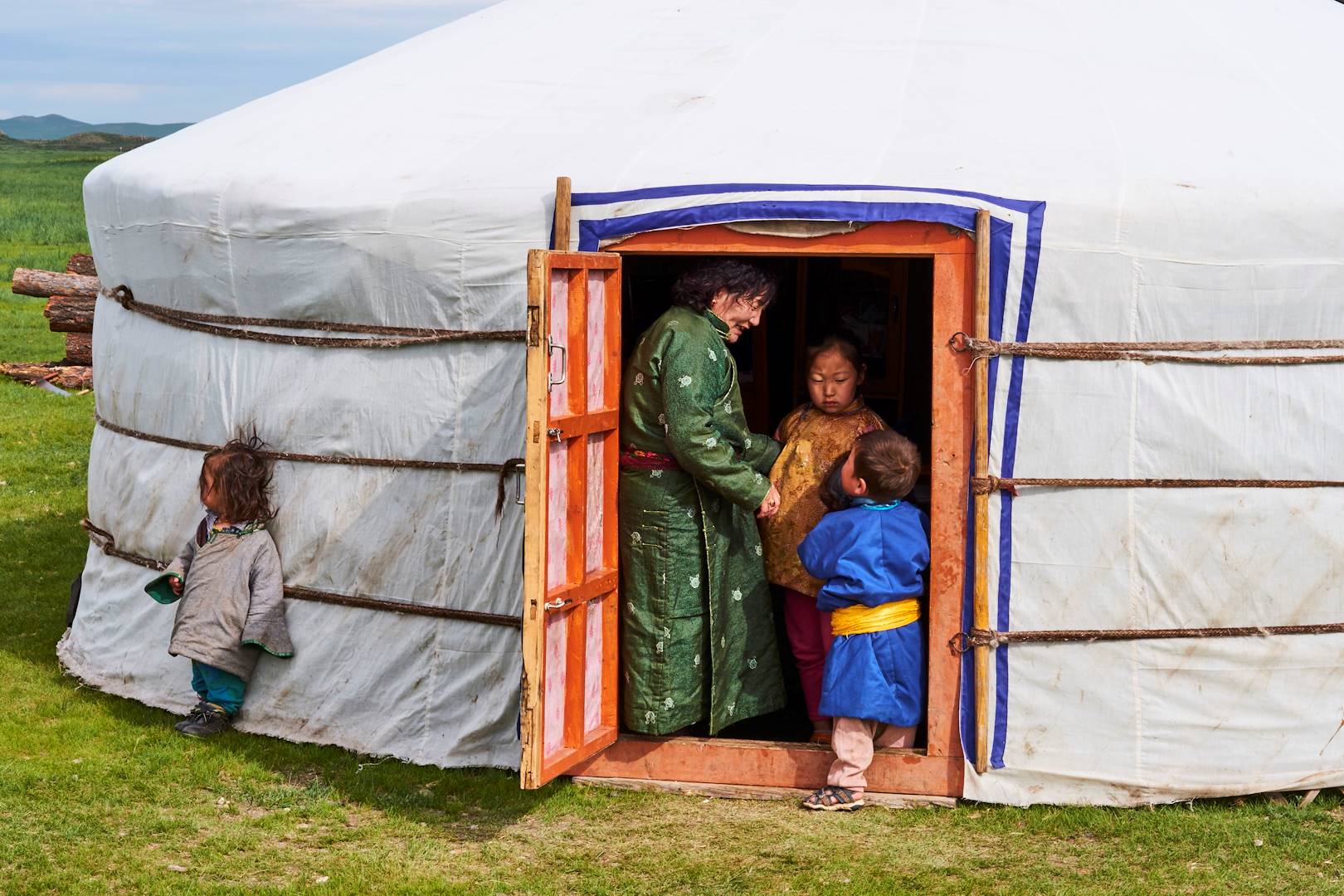 Campement d'éleveurs nomades vivant sur le plateau d'Ikh Tamir - Mongolie