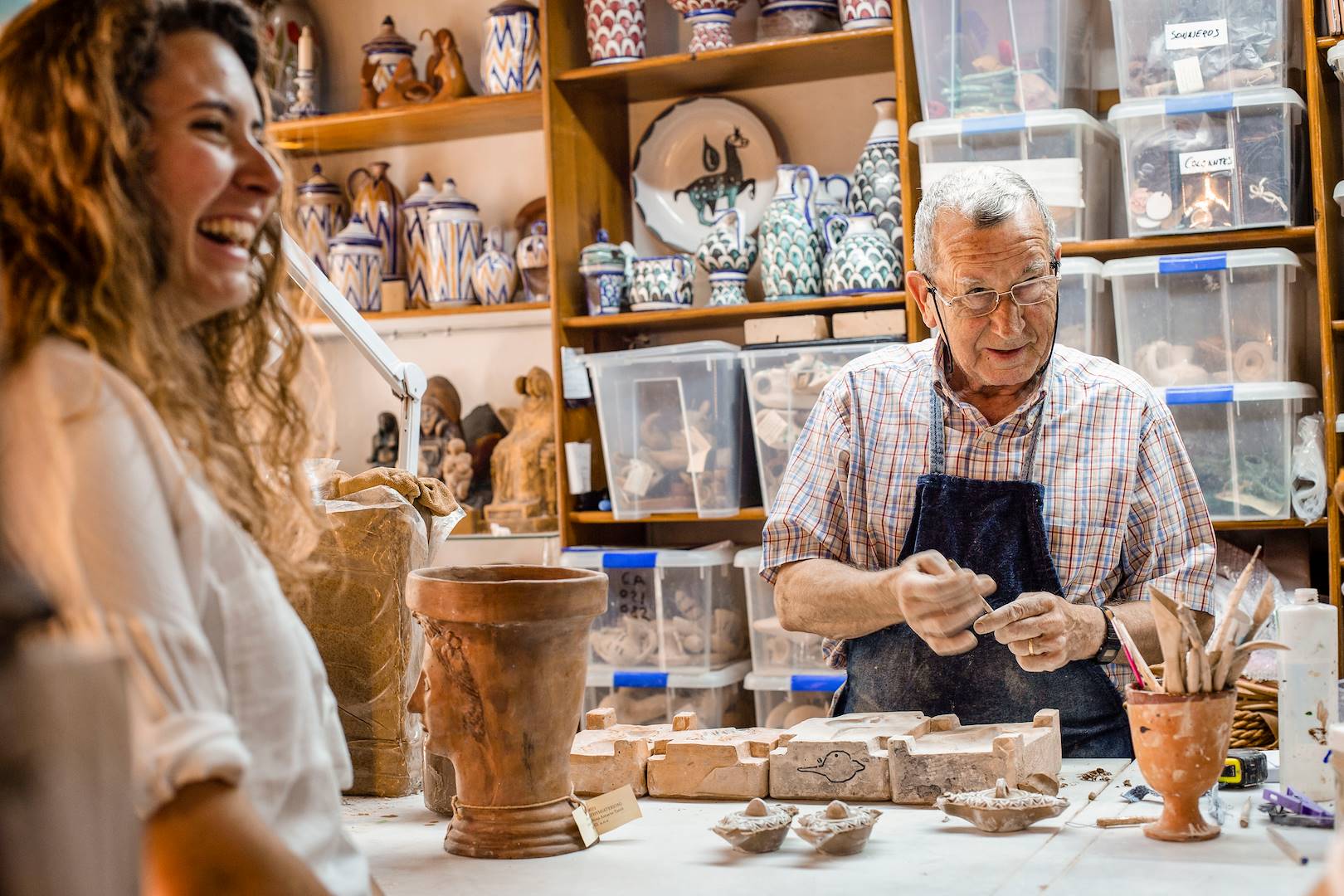 Cordoue et ses artisans : atelier d'un céramiste - Andalousie - Espagne