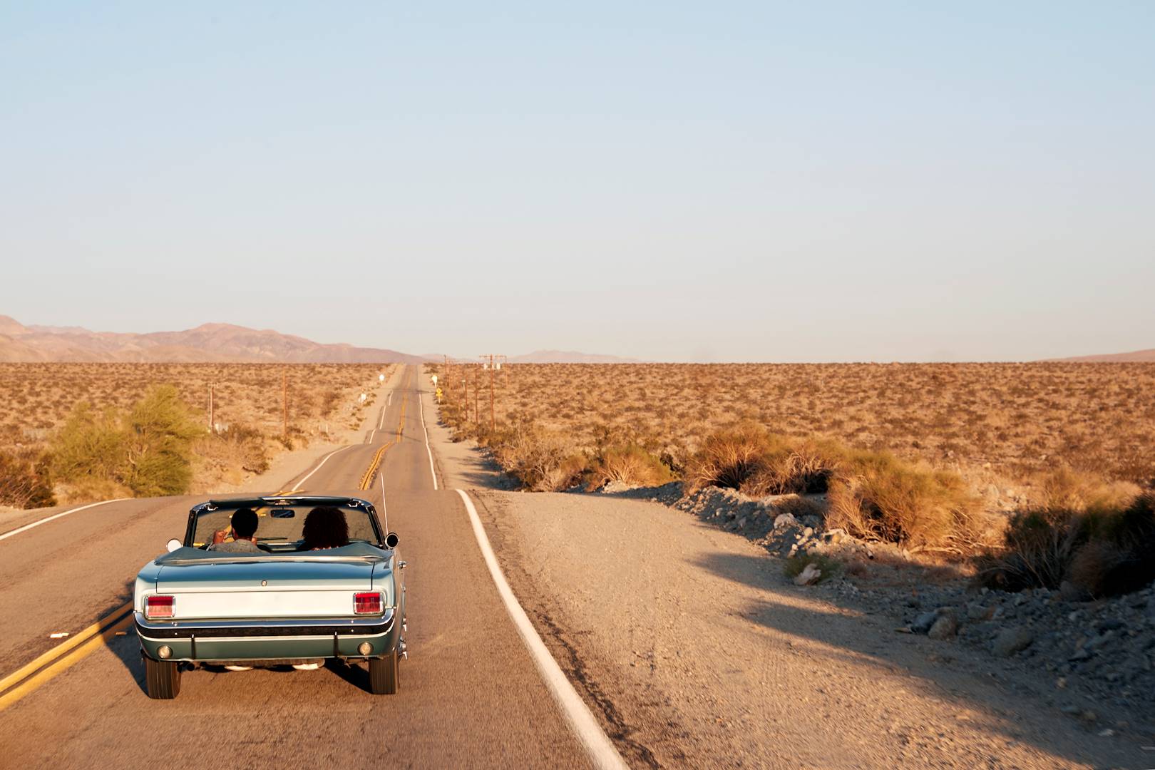 Décapotable sur une route des Etats-unis