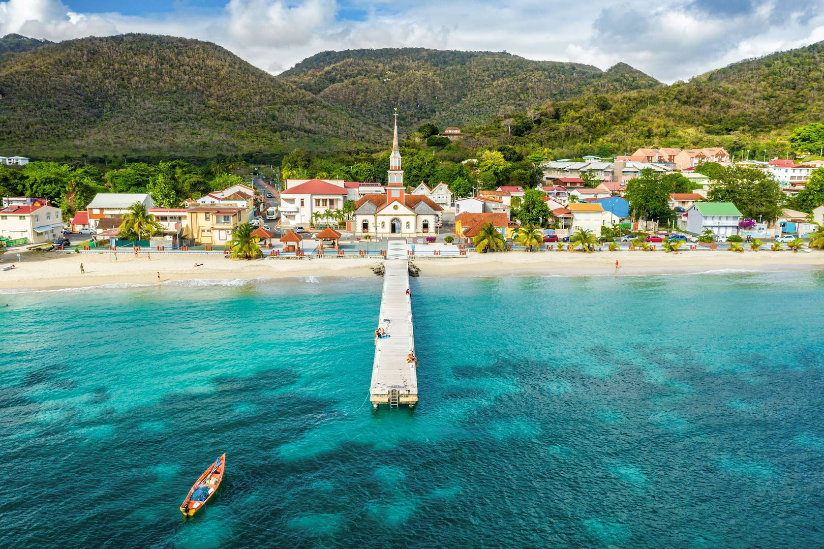 Les Anses d'Arlet et son église Saint-Henri - Martinique
