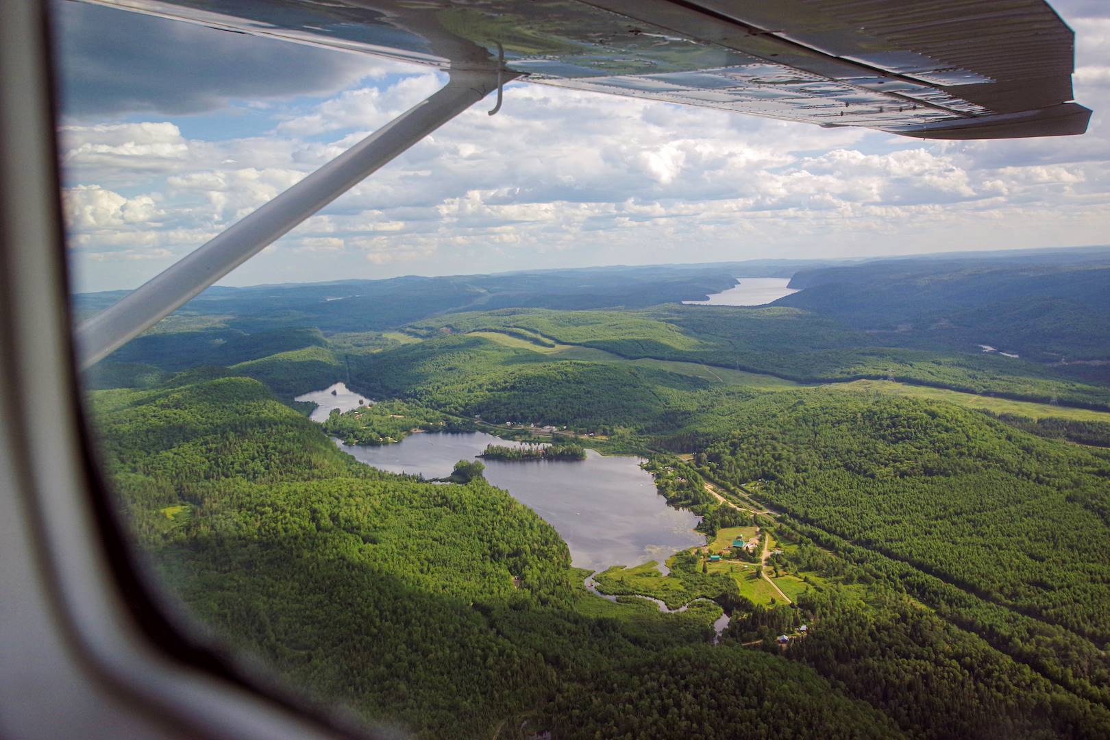 Survol en hydravion des régions de la Mauricie et de Lanaudière - Québec - Canada