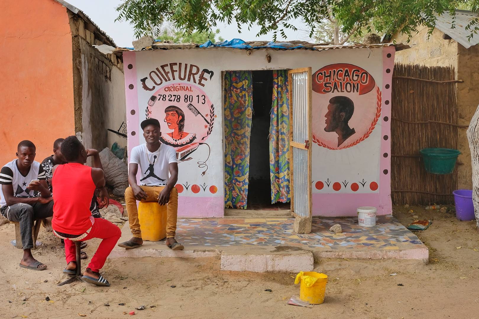 Salon de coiffure dans le village de Toubacouta - Région de Sine Saloum - Sénégal