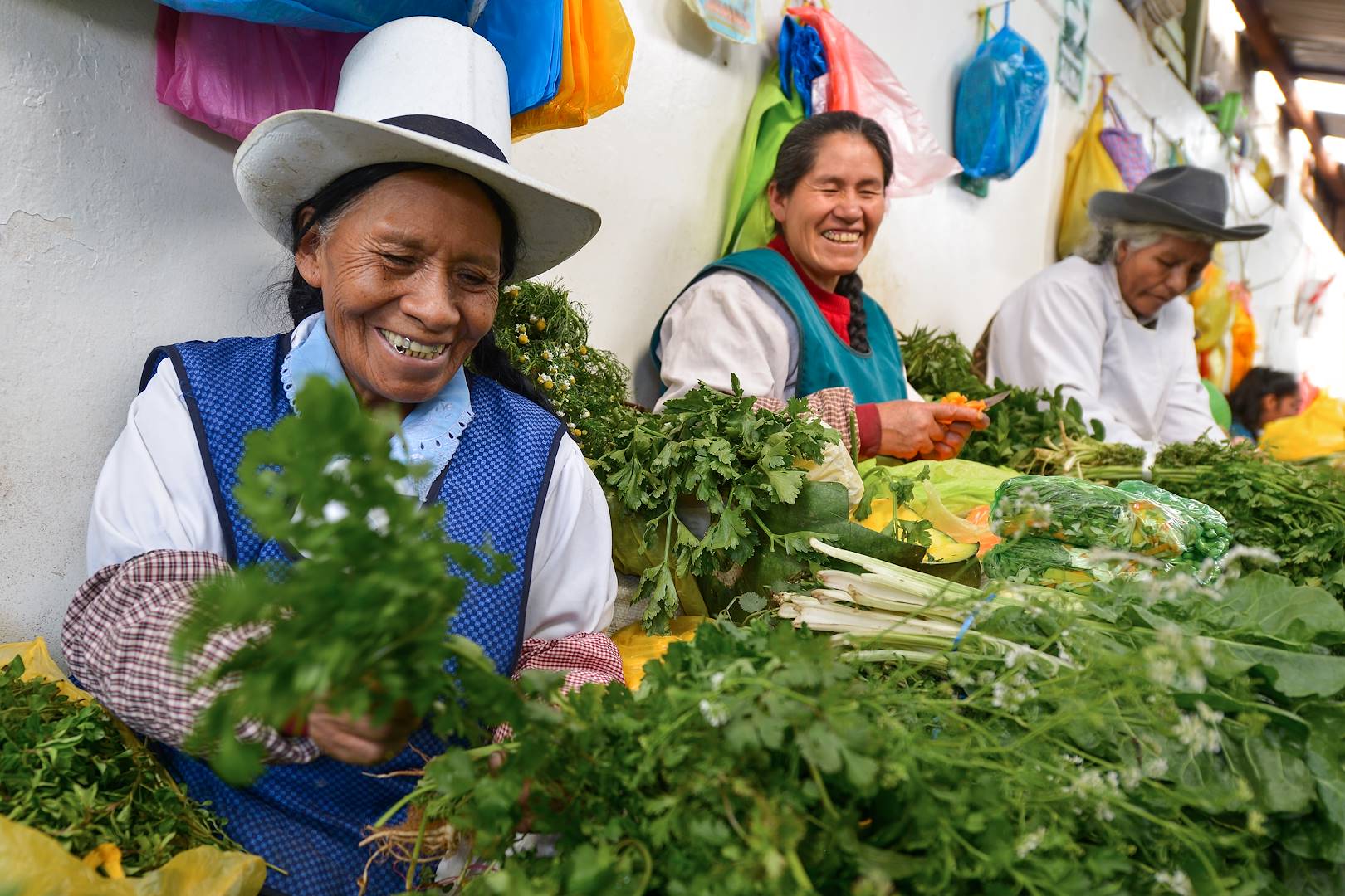 Scène de vie sur le marché coloré de Quito - Equateur