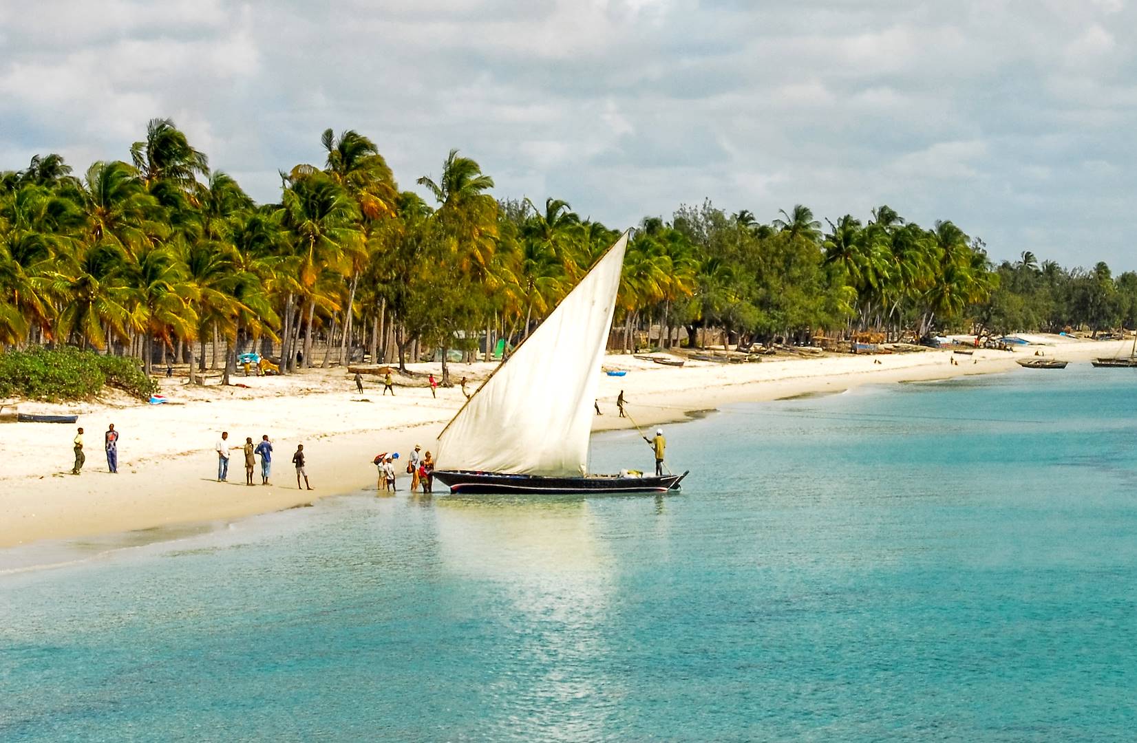 Scène de vie sur la page de Tofo - Mozambique