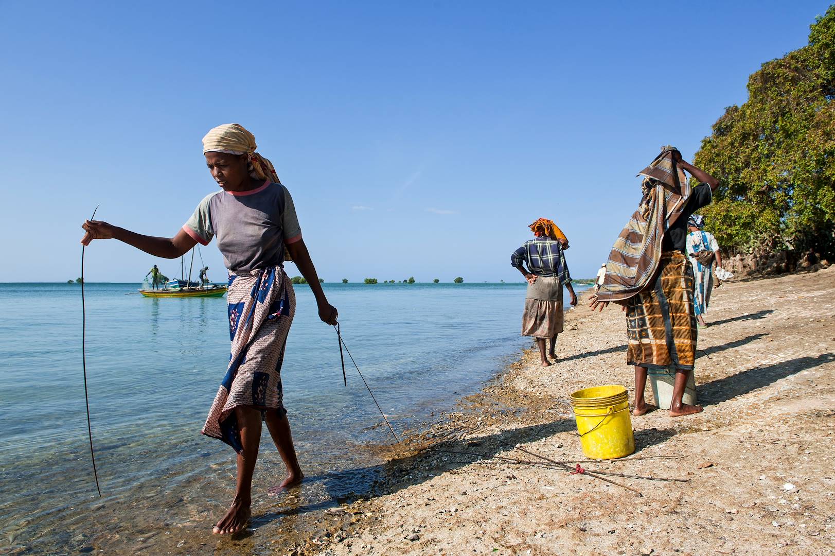 Retour de pêche et rencontre avec les pêcheurs sur une plage de Vilanculos - Mozambique