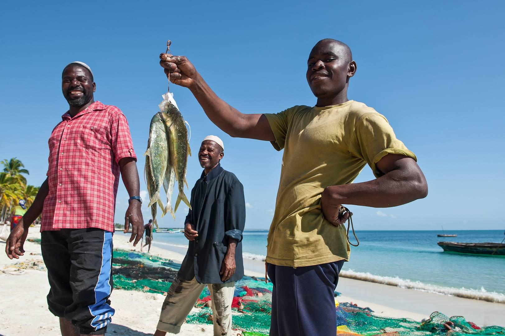 Retour de pêche sur la plage de Pangane - Mozambique