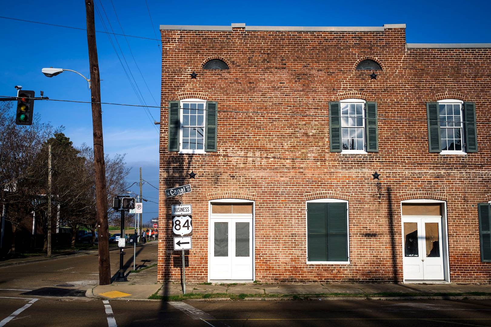 Architecture et bâtiments en briques, typiques du centre historique - Natchez - Mississippi - Etats Unis