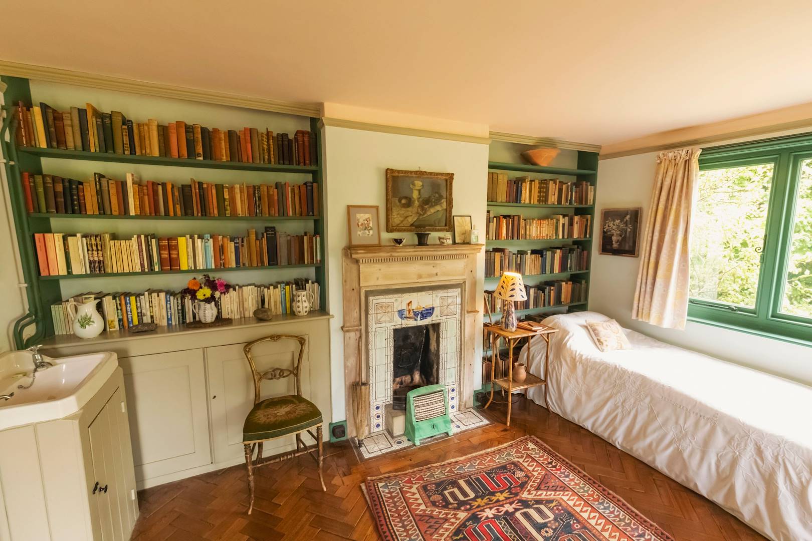 Chambre de l'écrivaine Virginia Woolf dans son cottage, le Monk's House - Angleterre - Royaume Uni