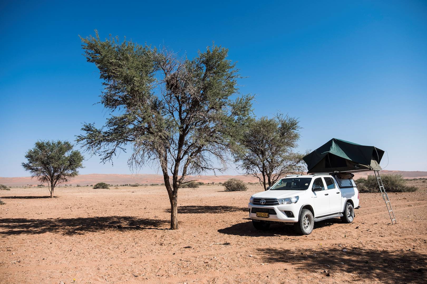 Découvrir le pays à bord d'un 4x4 Camper :  route entre Swakopmund et Sesriem - Désert du Namib - Namibie