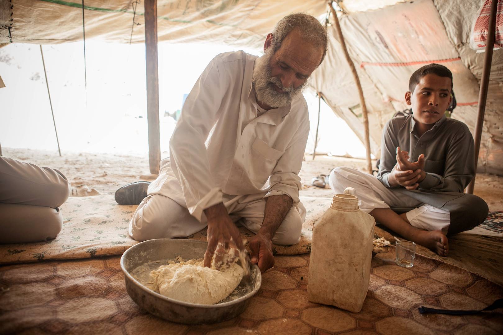 Préparation et cuisson du pain "Arbord" - Feynan - Jordanie