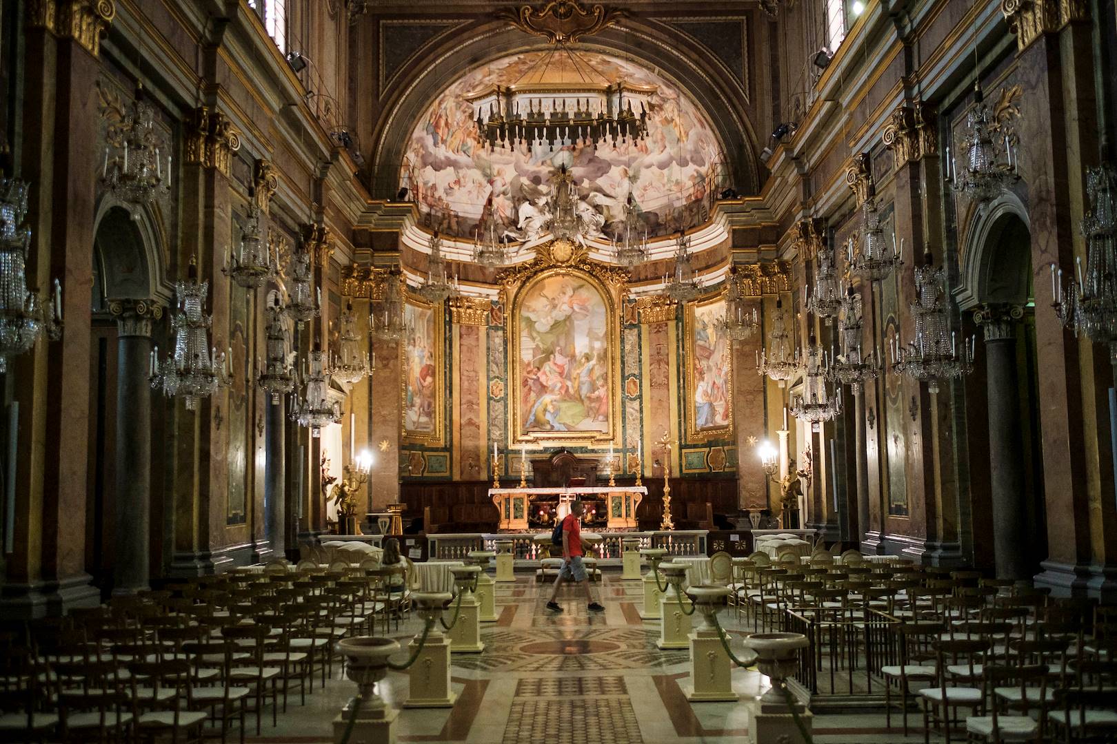 Intérieur de la basilique Basilique Santi Giovanni e Paolo - Rome - Italie