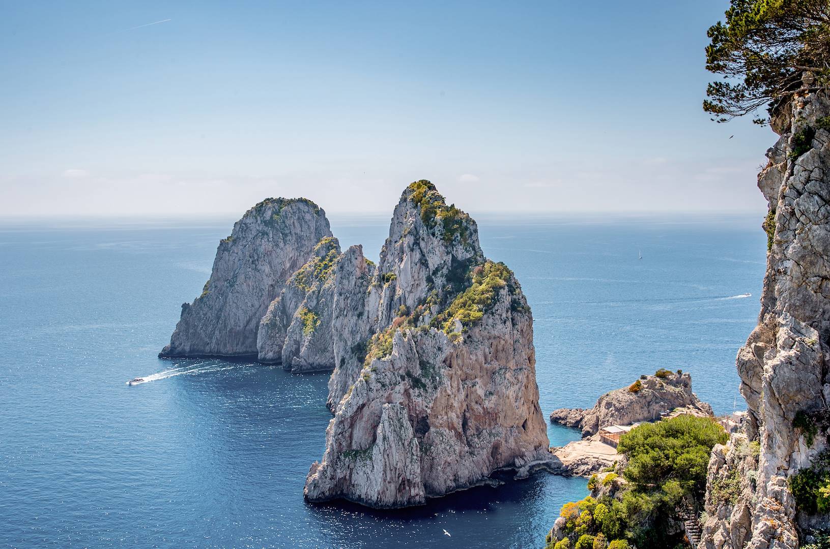 Les rochers Faraglioni - Île de Capri - Baie de Naples - Italie