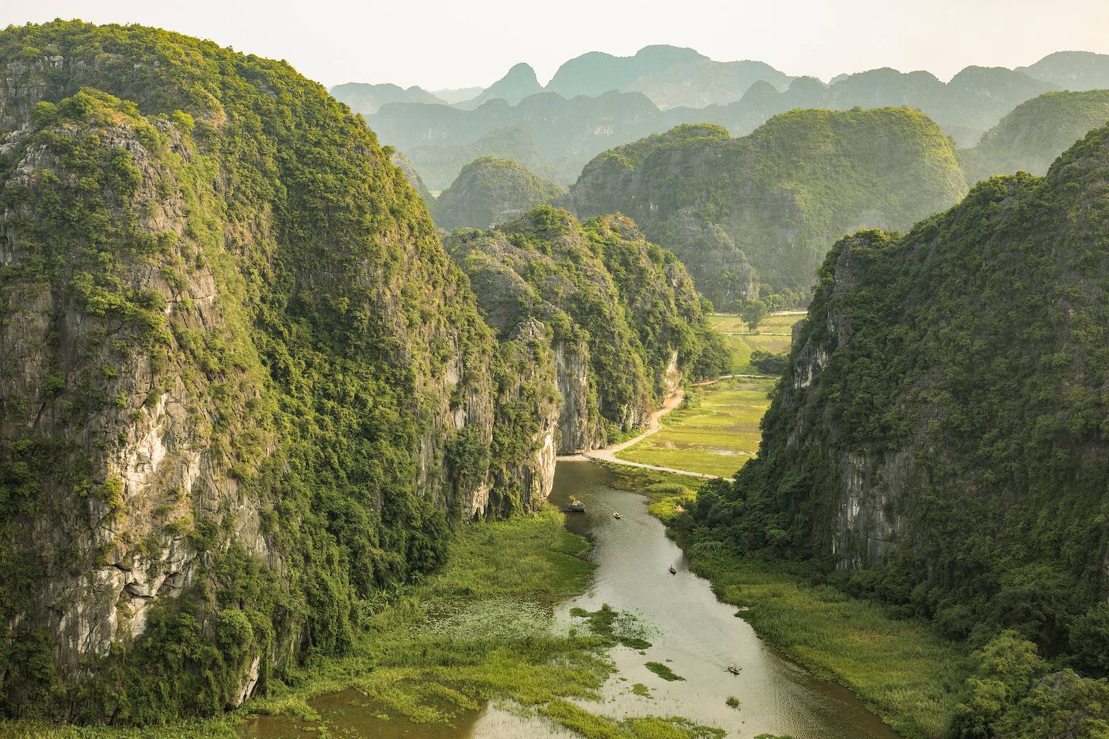 Descentre de la rivière Ngo Dong et ses pitons karstiques - Ninh Binh - Vietnam