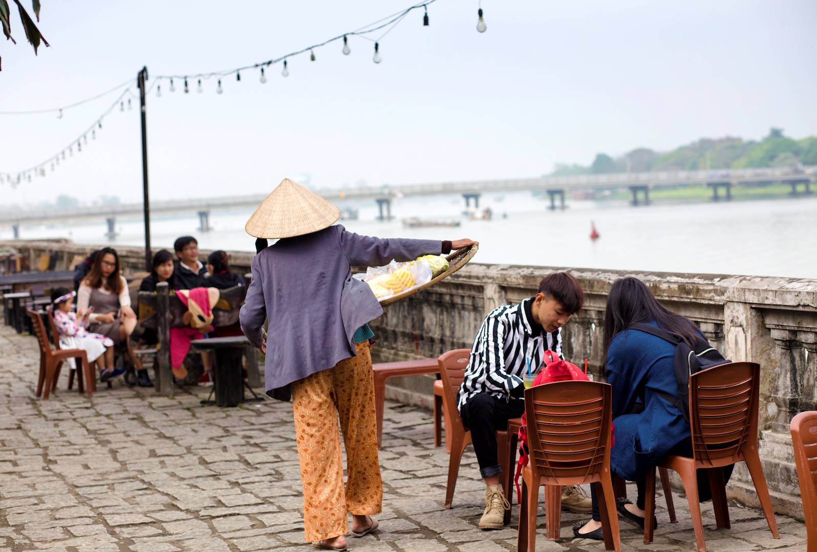 Buvette le long du fleuve Song Huong (Rivière des Parfums) - Hué - Vietnam
