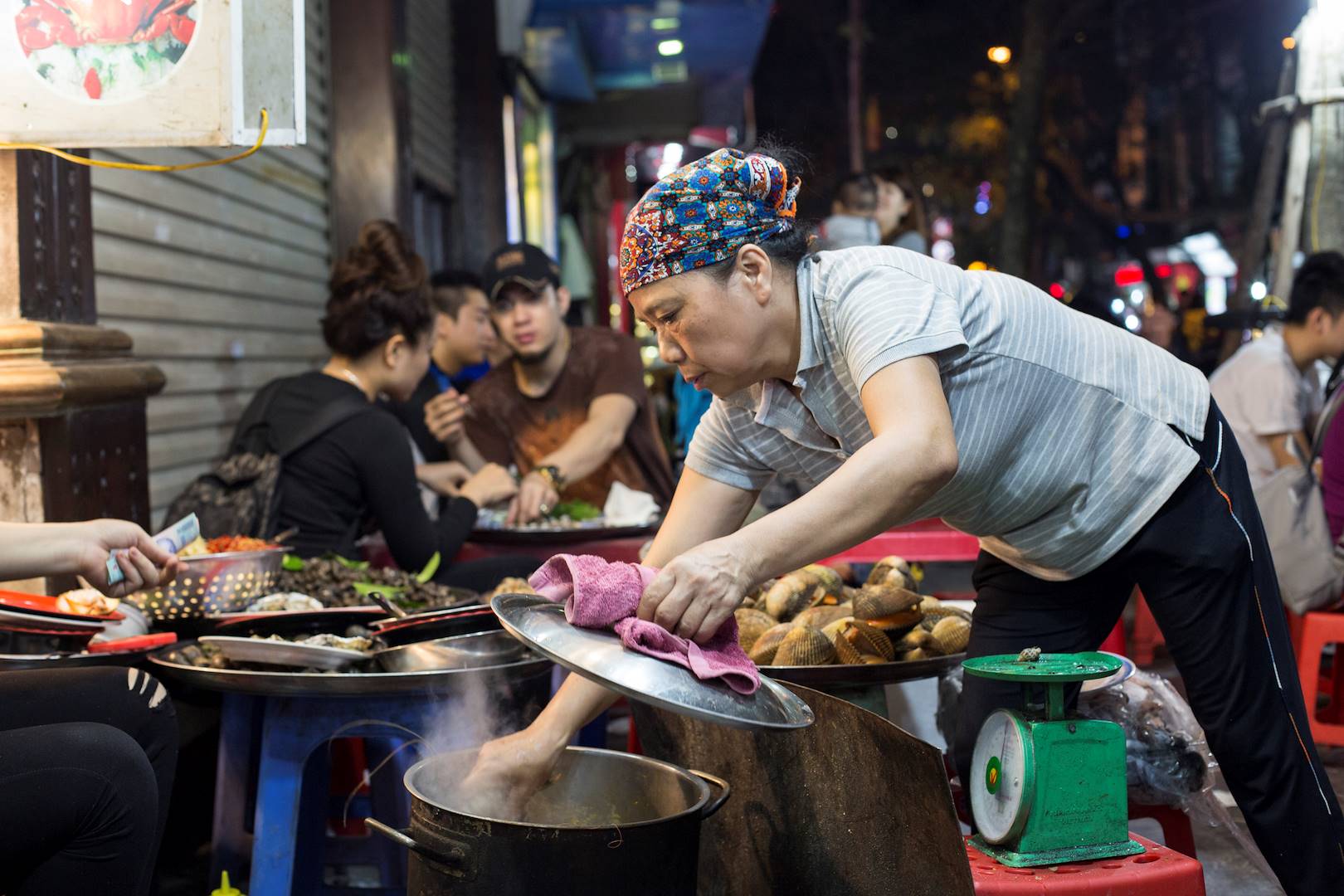 Street food dans le centre-ville historique de Hanoï - Hanoï - Vietnam