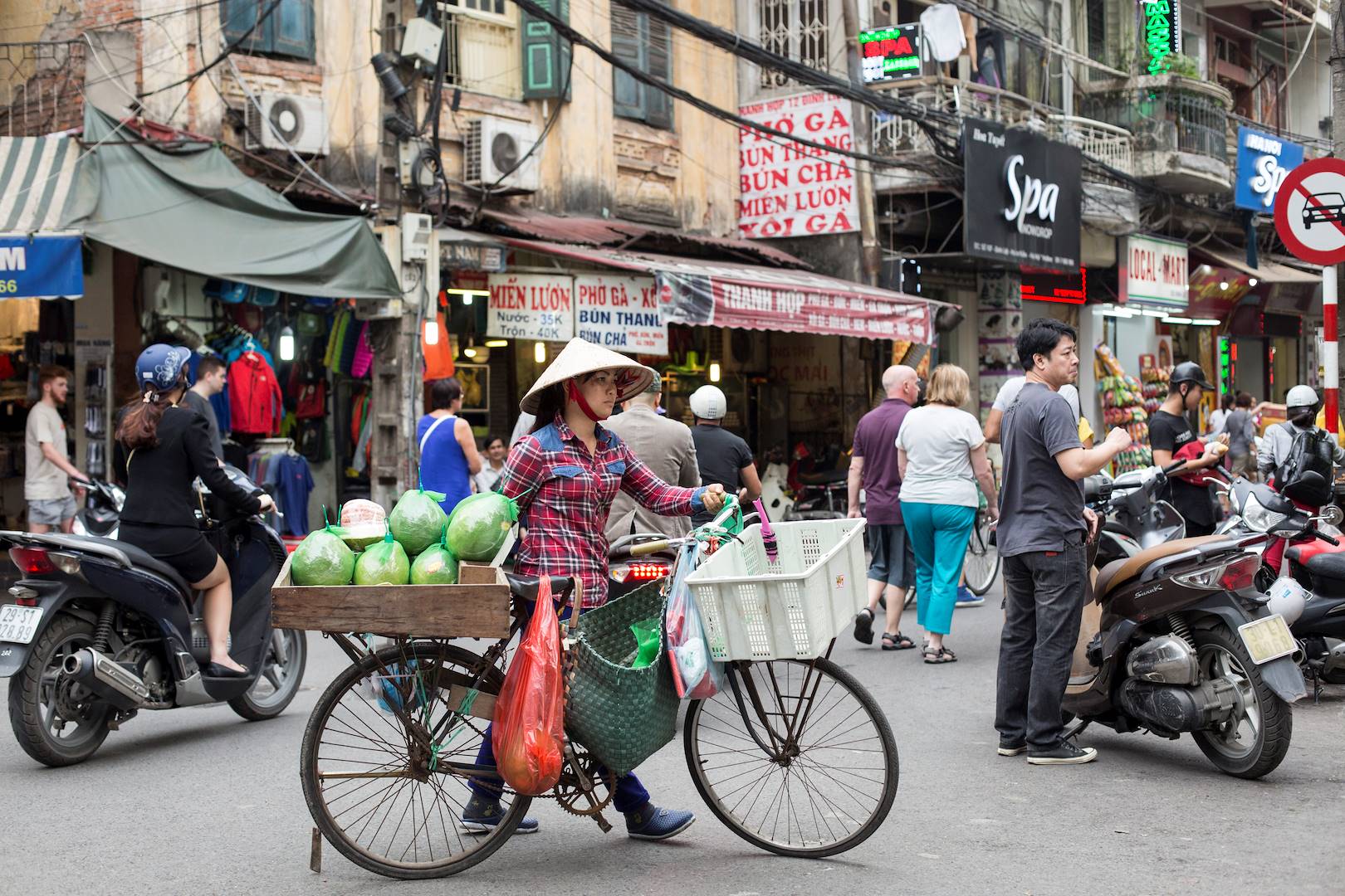 Marchande ambulante en vélo - Hanoï - Vietnam