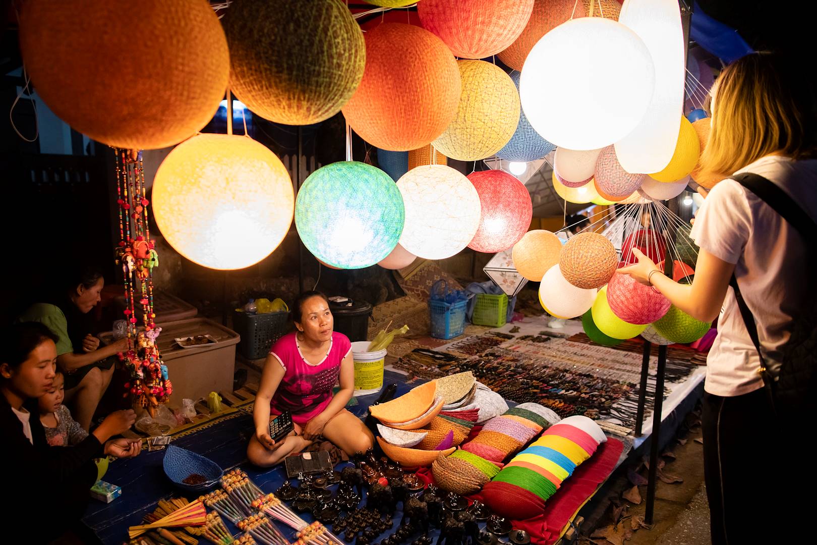 Marché de nuit de Luang Prabang : lampions traditionnels - Laos