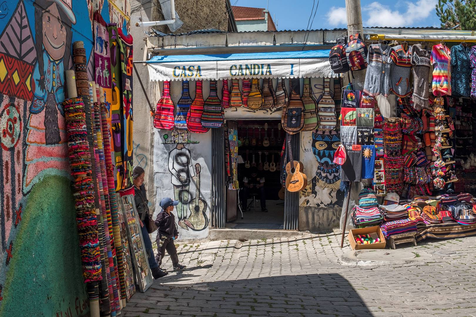 Boutiques de souvenirs dans les rues de La Paz - Bolivie