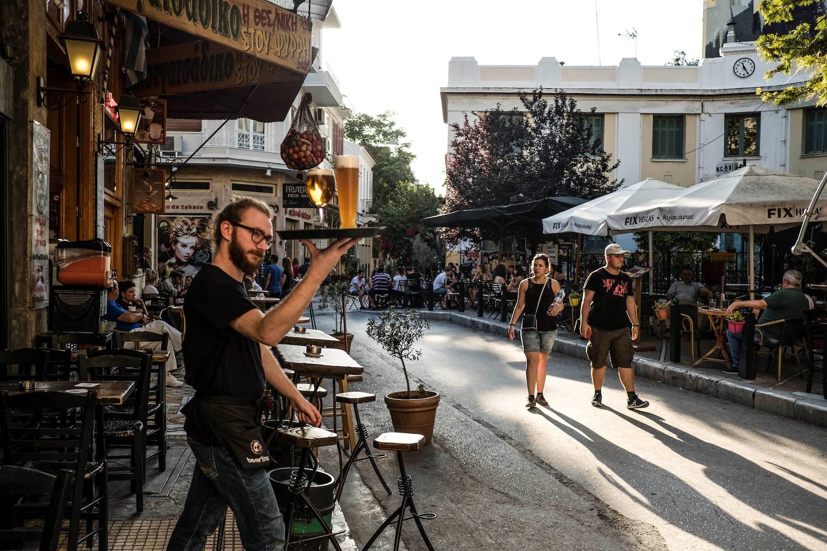 Cafés et restaurants sur la place Iron - Athènes - Grèce