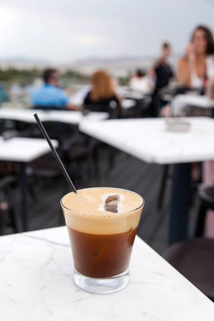 Café frappé à une terrasse - Athènes - Grèce