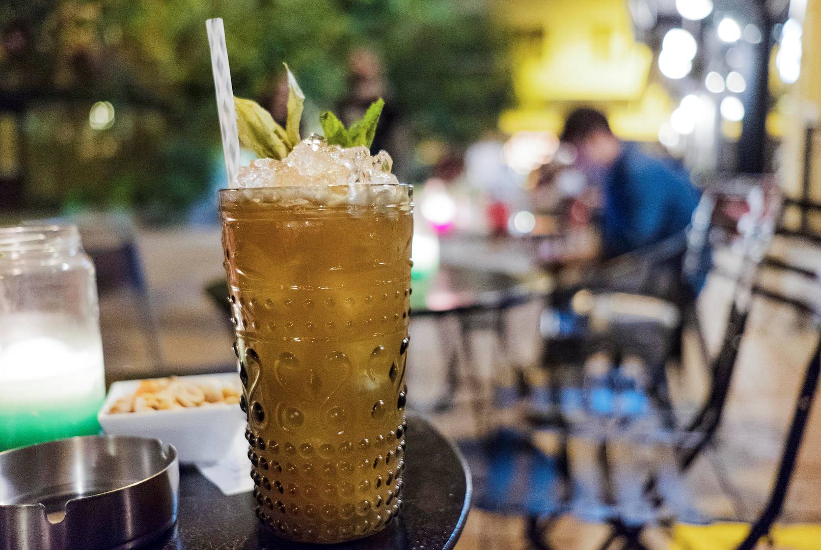 Soirée en terrasse dans le quartier de Plaka - Athènes - Grèce