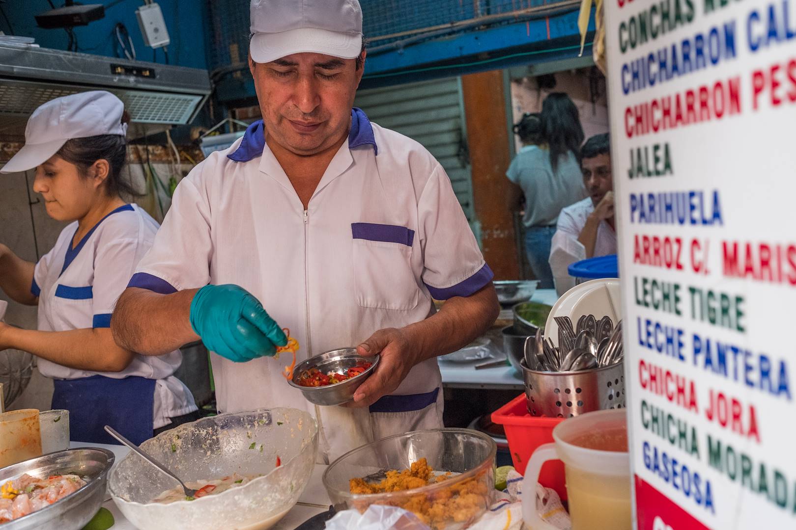 Street food et ceviche frais dans un marché d'Arequipa - Pérou