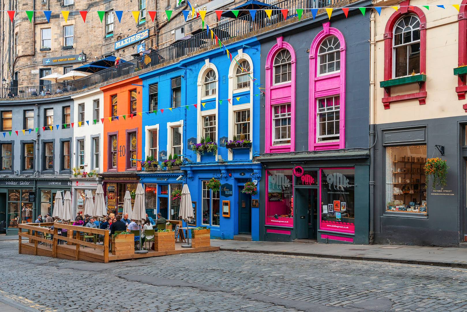 Terrasse d'un pub dans la rue Victoria - Edimbourg - Ecosse - Royaume-Uni