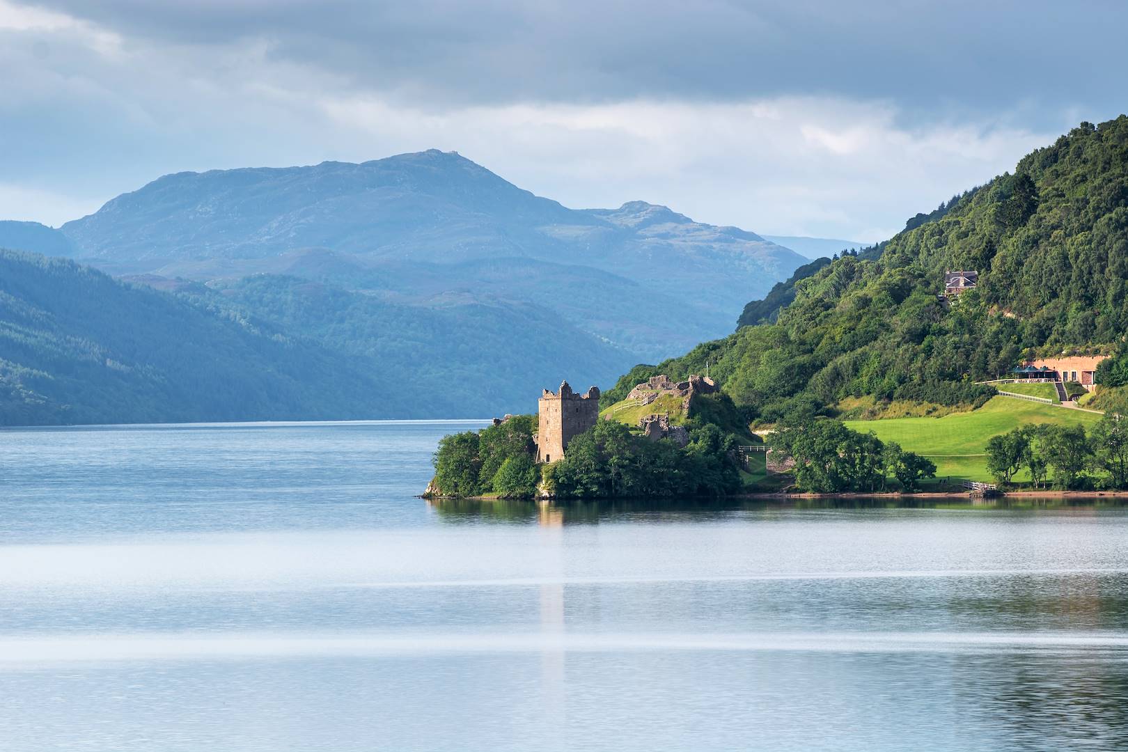Château d'Urquhart au bord du Loch Ness - Écosse - Royaume-Uni