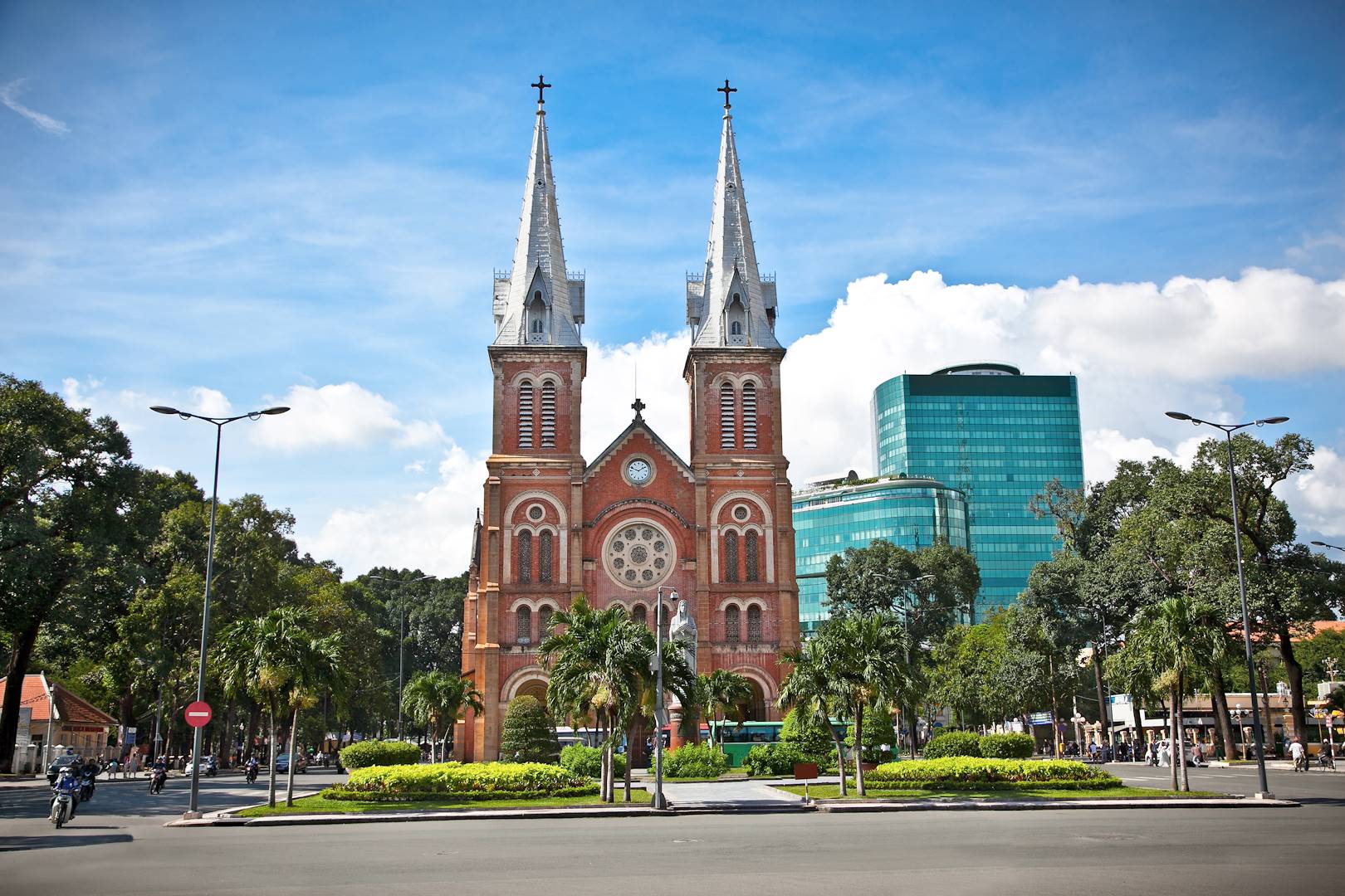 Cathédrale Notre-Dame - place Cong Xa Paris - Ho Chi Minh Ville - Vietnam