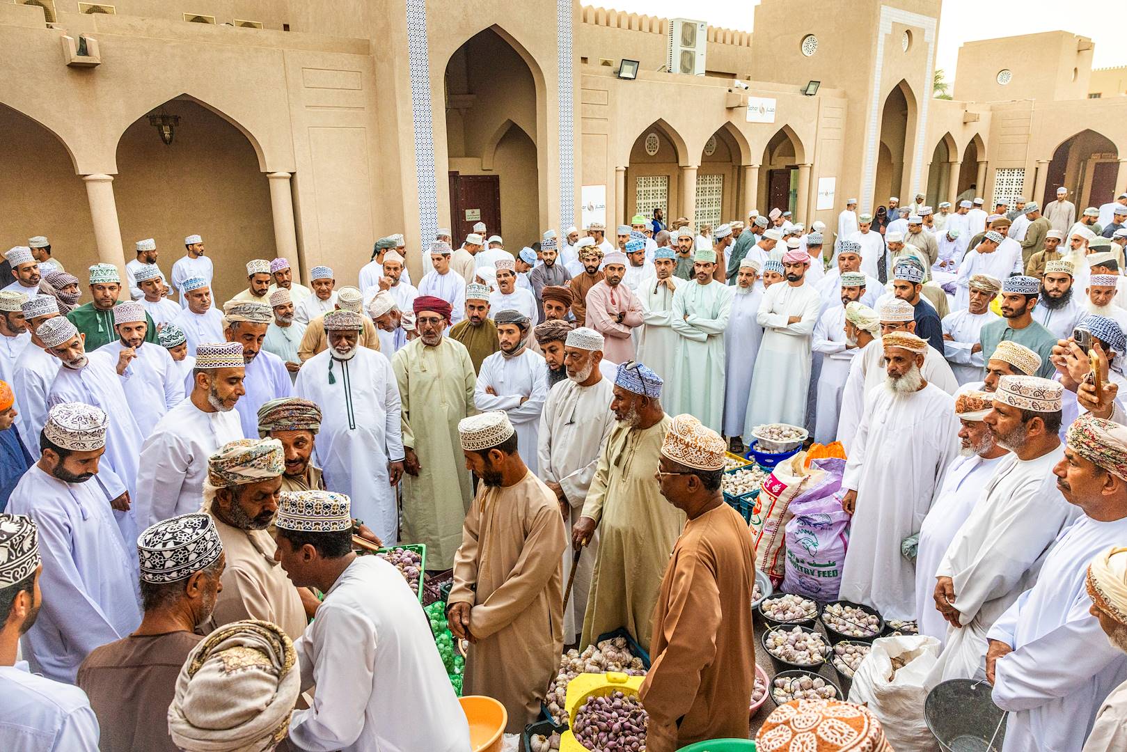 Scène de vie sur le marché aux légumes de Nizwa - Oman