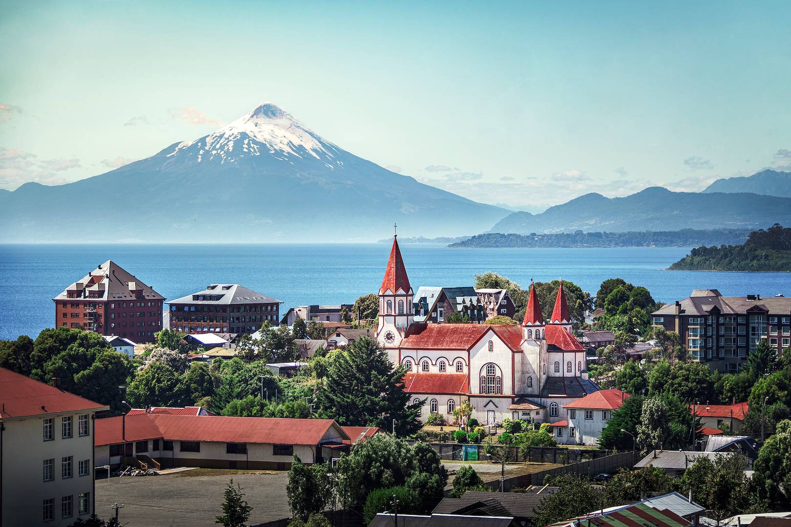 Puerto Varas avec le Volcan Osorno en toile de fond - Chili
