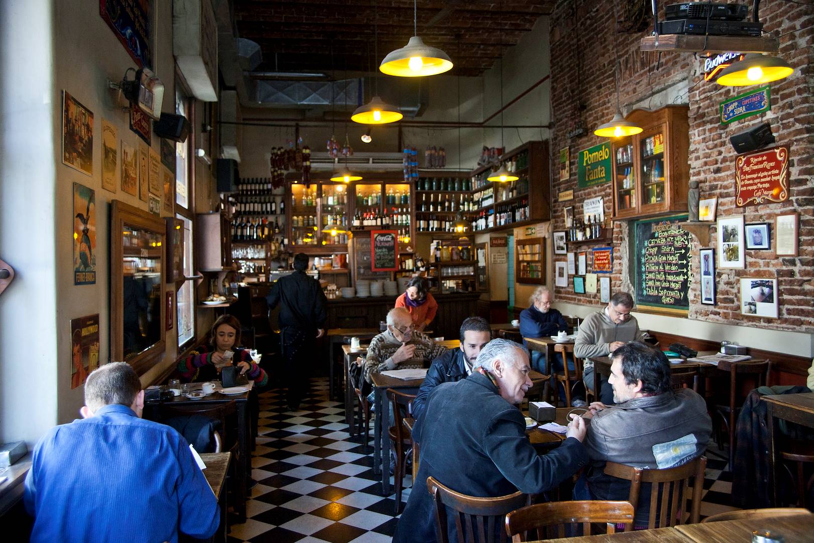 Scène de vie dans un café de Buenos Aires - Argentine