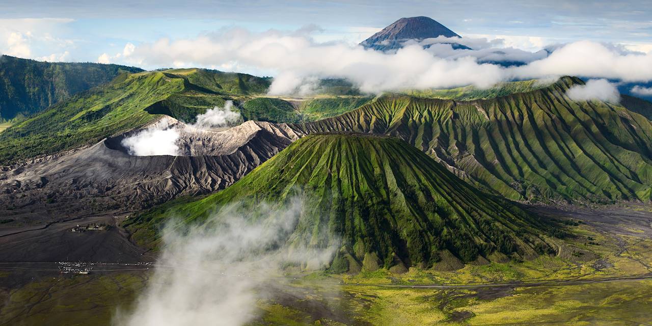 Volcans Bromo, Batok et Semeru dans le Parc National de Bromo Tengger Semeru - Île de Java - Indonésie