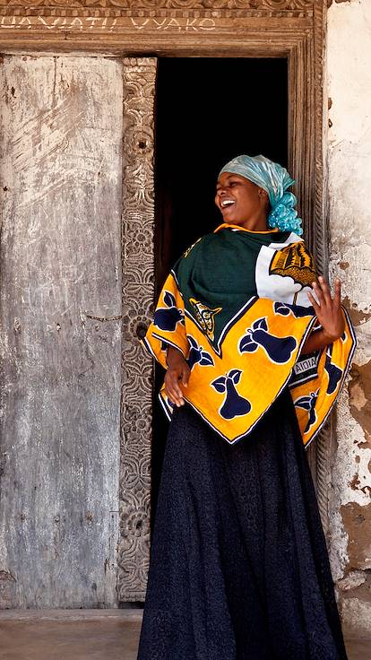Femme souriante à Dar Salaam - Tanzanie