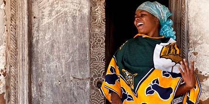 Femme souriante à Dar Salaam - Tanzanie
