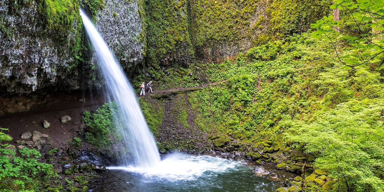 Randonneurs à la cascade de la queue de cheval - Multnomah - Oregon - Etats-Unis