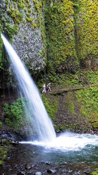 Randonneurs à la cascade de la queue de cheval - Multnomah - Oregon - Etats-Unis