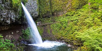 Randonneurs à la cascade de la queue de cheval - Multnomah - Oregon - Etats-Unis