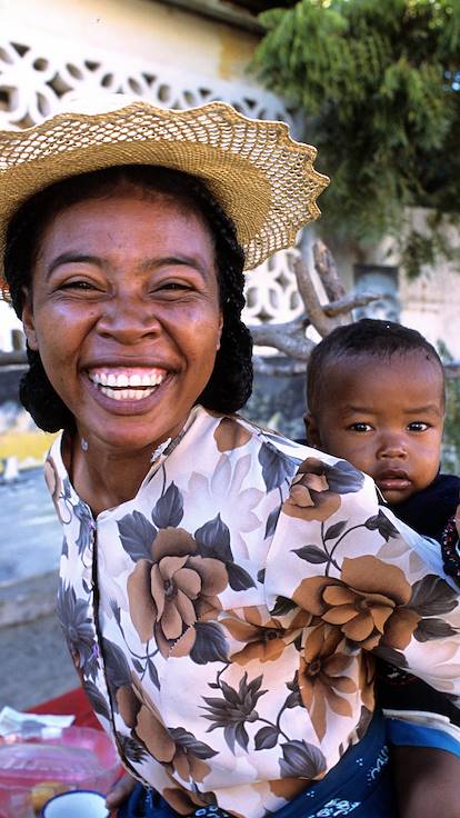 Femme et son bébé - Tuléar - Madagascar