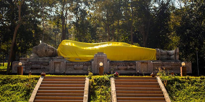 Temple abritant un bouddha couché - Baan Pong - Ratchaburi - Thaïlande