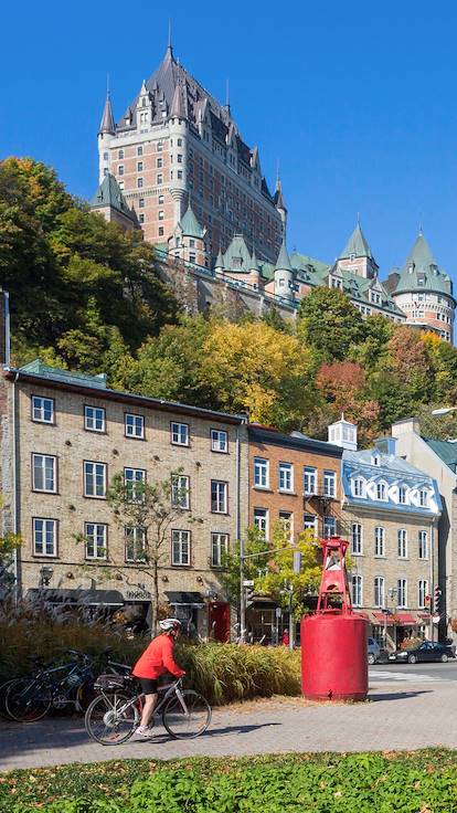 Le château Frontenac vu depuis le quartier du Vieux-Québec - à Québec - Canada