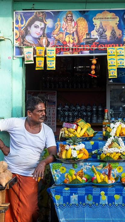 Vente d'offrandes à l'entrée du temple hindou Koneswaram - Trinquemalay - Sri Lanka