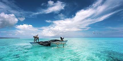 Pêcheur dans un lagon - Île de Ghuli - Maldives