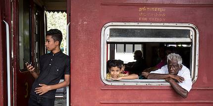 Voyage en train : liaison d'Ella à Kandy : ici, dans la gare de Kandy - Kandy - Centre - Sri Lanka