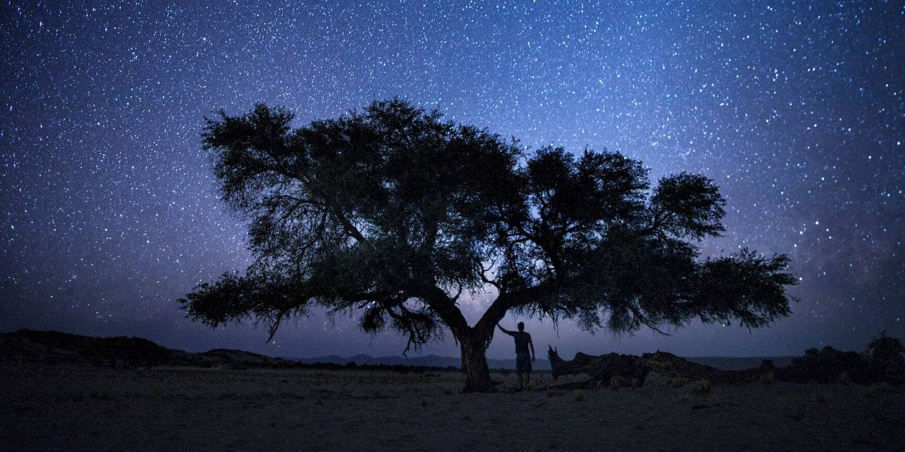 Dormir à la belle étoile dans le bush - Tanzanie