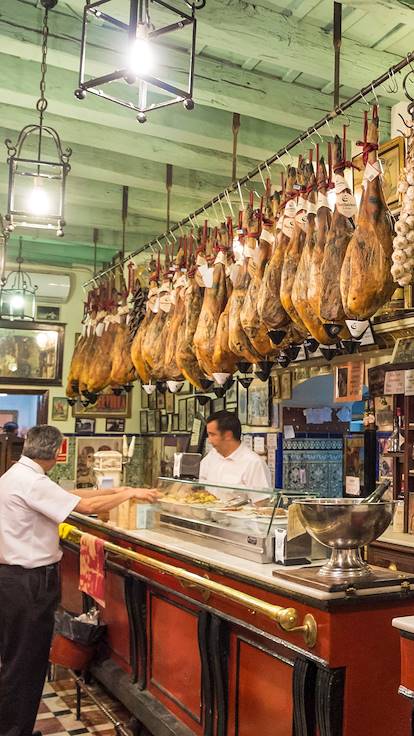 Bar à Tapas dans le quartier de Santa Cruz - Séville - Andalousie - Espagne