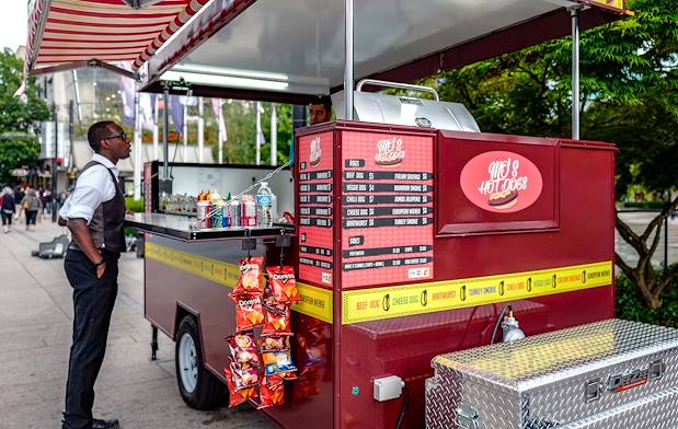 Foodtrucks dans les rues animées de New York - Etats-Unis