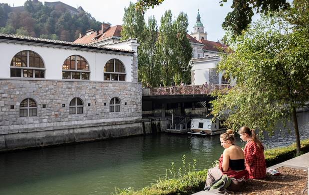 Femmes au bord de la rivière Ljubljanica - Ljubljana - Slovénie