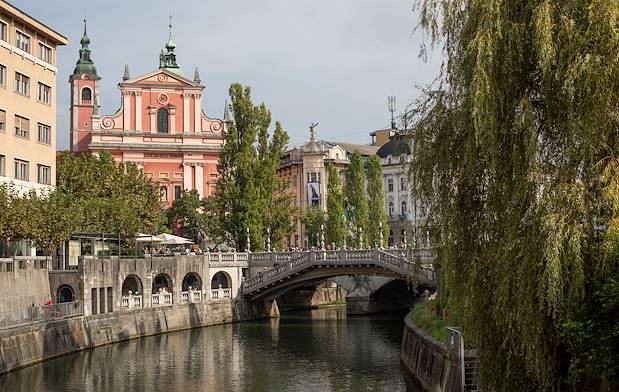 Triple pont et l'église franciscaine de l'Annonciation - Ljubljana - Slovénie